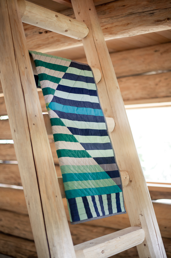 barn door quilt on ladder