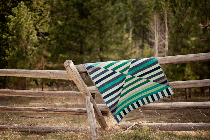 barn door quilt on fence